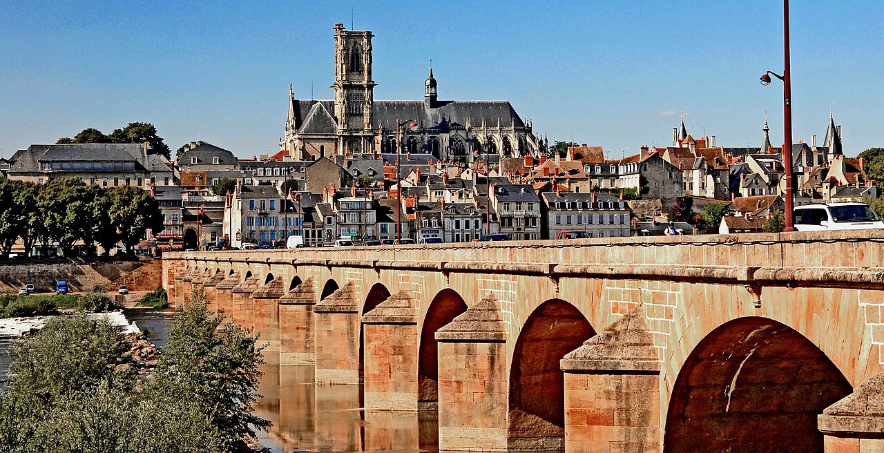Nevers (58000), Nièvre, la boucherie Le Bœuf Tricolore de Nevers